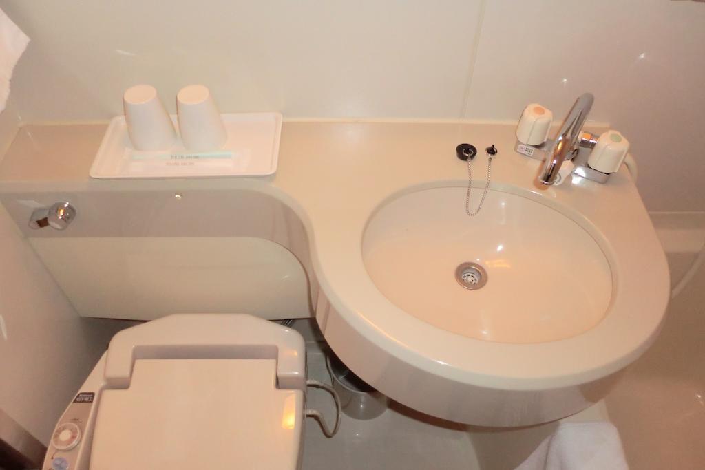 Toyoko Inn Yokohama Minatomirai-Sen Nihon-Odori Ekimae Rom bilde